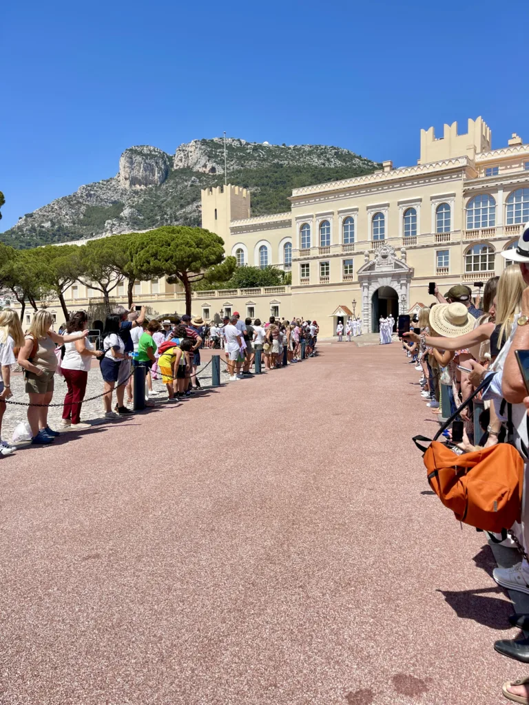 5 Fascinantes Razones para Visitar Mónaco: Un Destino de Lujo Imperdible