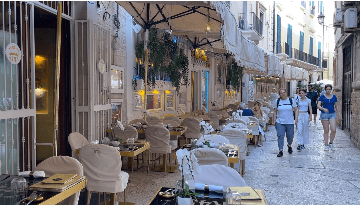 calle por ciudad antigui