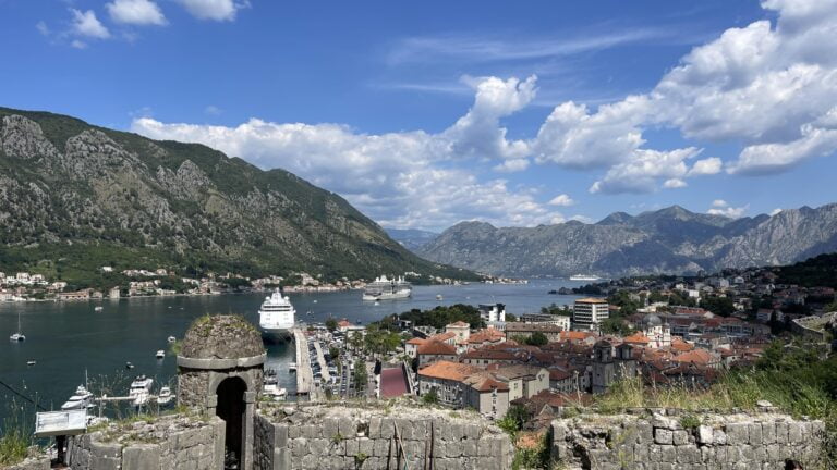 vistas desde Kotor en Montenegro